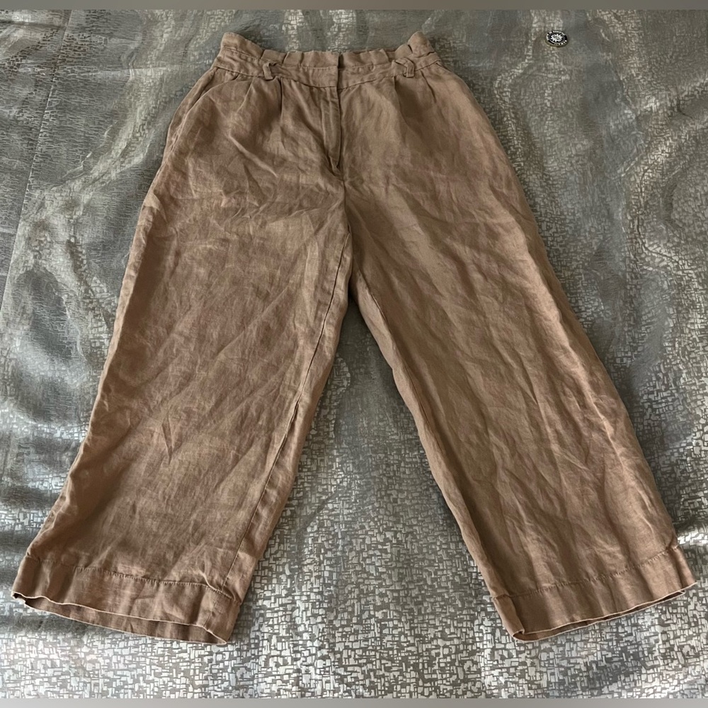 Chelsea 28 high waisted cropped pants. Beige. Size 4.